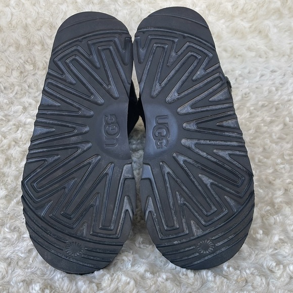 UGG classic short boots - Picture 10 of 11